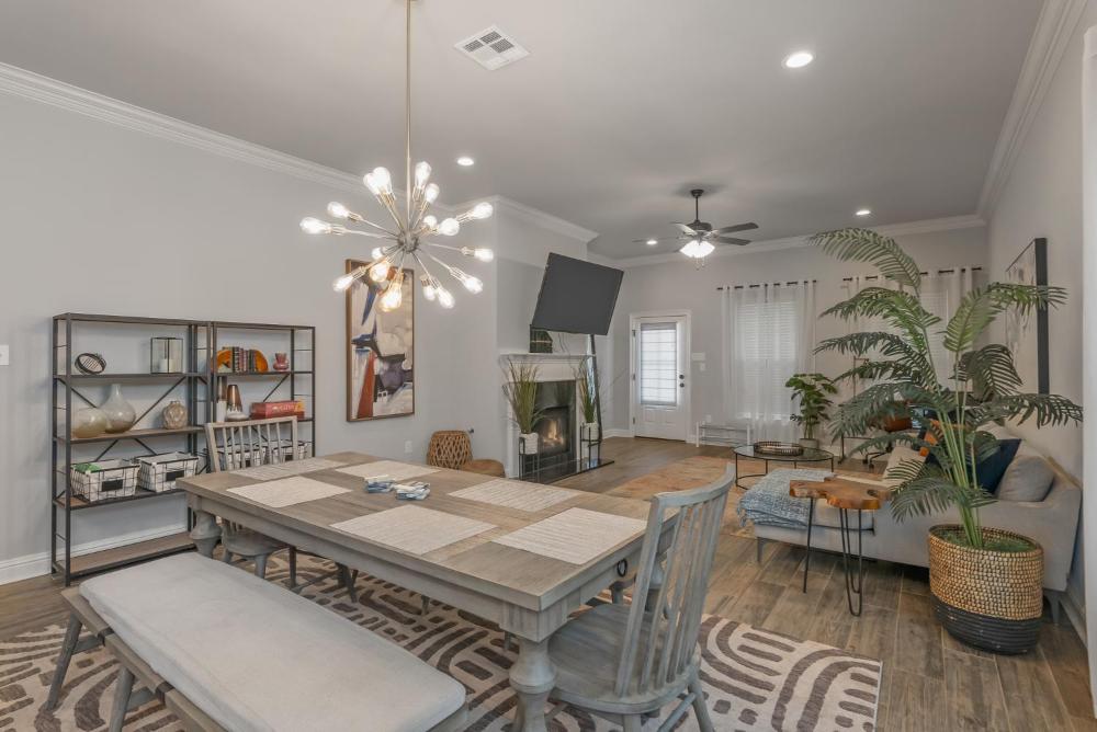 Luxe, Central, & Contemporary - A Modern Utopia! Tv in each room